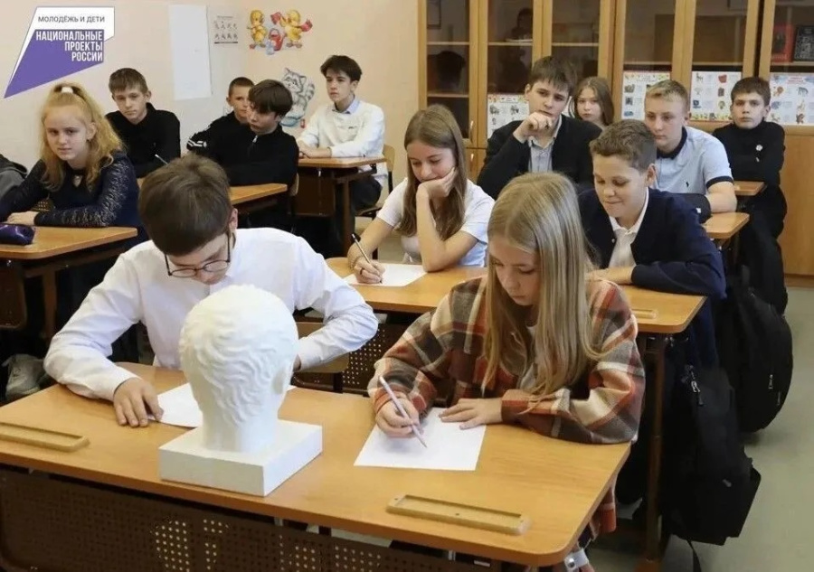 Благодаря региональному проекту «Все лучшее детям» национального проекта «Молодежь и дети» удалось улучшить материально-техническую базу в Мирненской и Родинской школе № 1