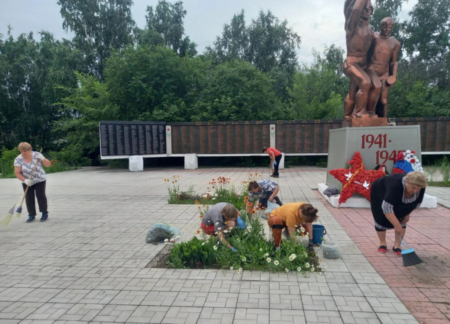 Жители, молодежь, участники родов войск и  волонтеры принимают участие в патриотических мероприятиях, внося вклад в добрые дела малой Родины