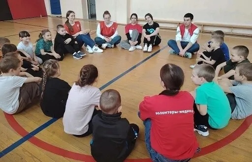 18 марта 2026 года коллектив и воспитанники МКДОУ детский сад «Колокольчик», обучающиеся 7-8 классов МБОУ РСОШ № 1 приняли участие в масштабной спортивно – патриотической акции «Зарядка Героя», посвящённой Дню воссоединения Крыма и Севастополя с РФ 18 марта 2026 года коллектив и воспитанники МКДОУ детский сад «Колокольчик», обучающиеся 7-8 классов МБОУ РСОШ № 1 приняли участие в масштабной спортивно – патриотической акции «Зарядка Героя», посвящённой Дню воссоединения Крыма и Севастополя с РФ