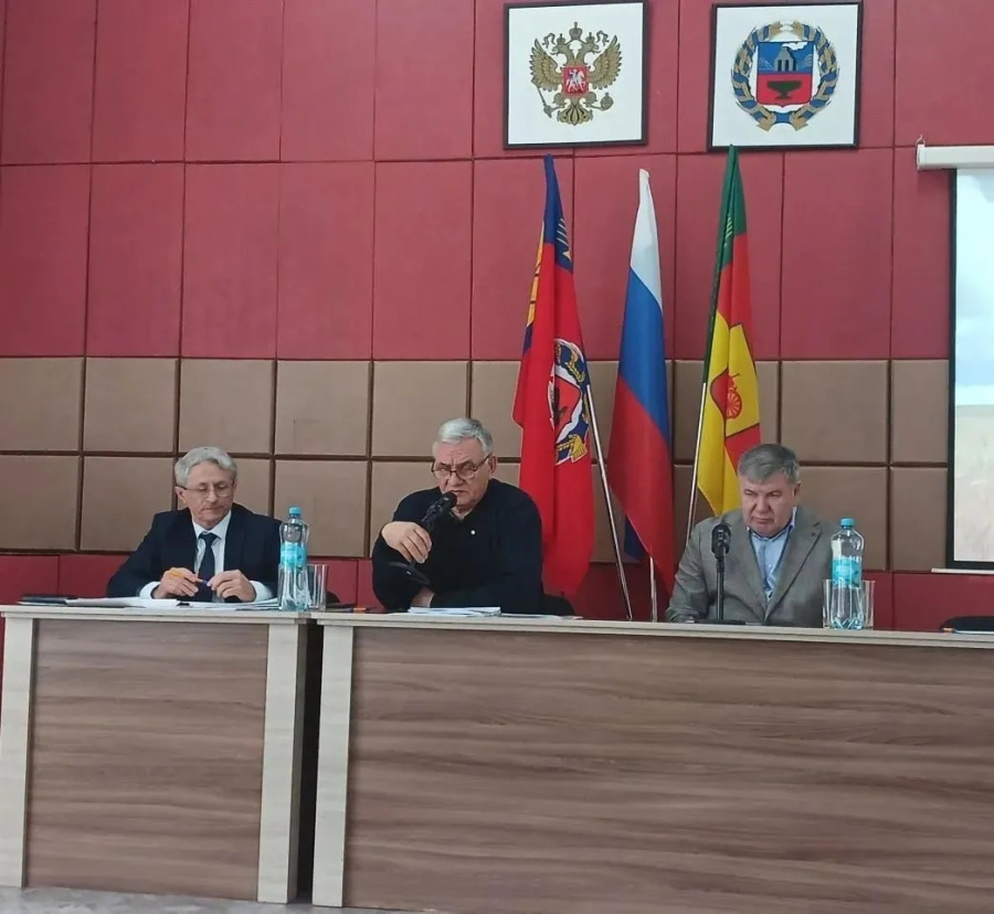 26 марта в под руководством заместителя Председателя Правительства Алтайского края Александра Лукьянова и замминистра сельского хозяйства региона Николая Халина прошло заседание штаба Алтайского края по готовности к весенне-полевым работам в 2026 году. 
