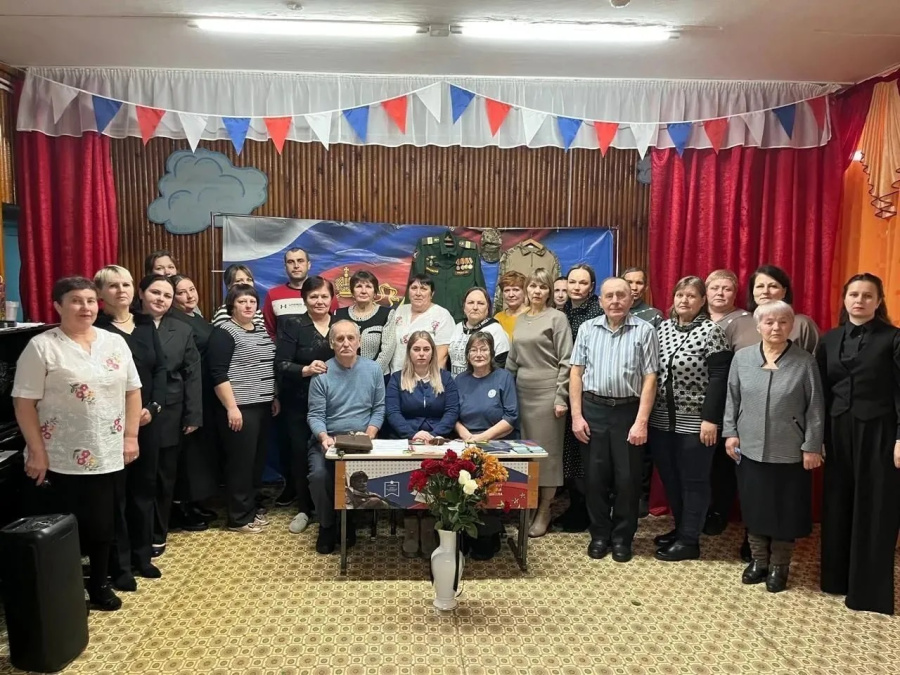 В День Героев Отечества в Ярославцевологовской и Зеленолуговской школах открыли «Парты Героев» в память о выпускниках, участниках СВО Денисе Владимировиче Елецком и Владиславе Владимировиче Ломейко