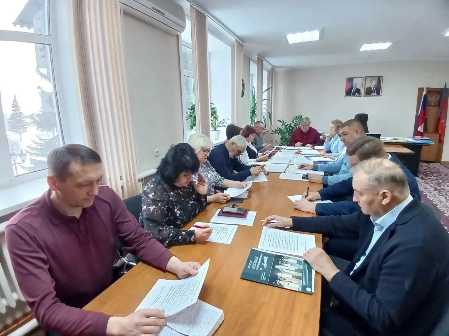 В ближайшие месяцы в районе пройдет 12 церемония занесения граждан на районную Доску почета