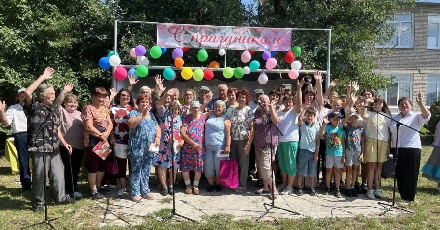 Юбилейные дни рождения муниципалитетов отметили жители Новотроицка и Ярославцева Лога Юбилейные дни рождения муниципалитетов отметили жители Новотроицка и Ярославцева Лога
