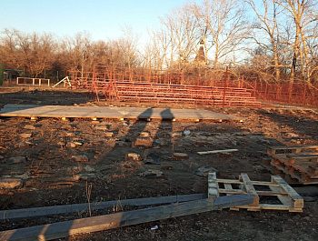 На прошлой неделе на стадионе «Урожай» в с. Родино начаты работы по подготовке к краевой летней Олимпиаде сельских спортсменов Алтая