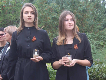 В Родинском районе установили мемориальную доску памяти земляка Сергея Замятина, погибшего при исполнении воинского долга на Украине