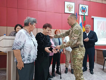 Защитники, ежедневно с оружием в руках отстаивают общие ценности, проявляя мужество и героизм