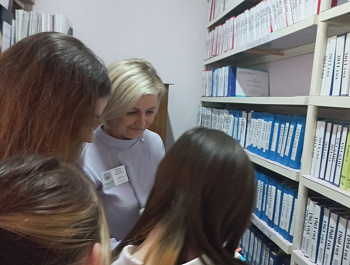 В Родинском секторе ЗАГС состоялась дискуссионная площадка «От влюбленности к счастливой семейной жизни», участниками которой стали студенты Родинского медицинского колледжа