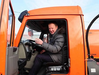 Новую партию спецтехники передали главам районов и городов