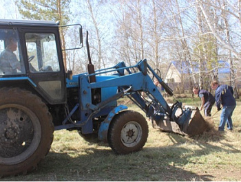 В Родино прошёл массовый субботник в Парке Победы