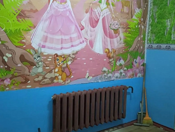 В здании детского сада «Колокольчик » в с. Родино  ведется капитальный   ремонт системы отопления. Работы выполняет бригада И.П. Третьякова Сергея Анатольевича. Завершить монтаж планируется к концу октября