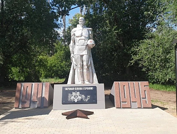 Ведутся ремонтные работы на памятнике в с. Красный Алтай