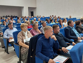 В торжественной обстановке Мирненский СДК распахнул двери для гостей и зрителей