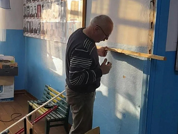 В Зеленодубравинской ООШ ведется работа по обновлению уголка боевой Славы