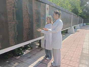 В Родинском районе прошла традиционная патриотическая акция «Свеча Памяти», объединившая сердца и души людей, стремящихся сохранить память о подвиге героев