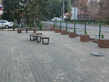 В рамках реализации государственной программы  «Развитие культуры Алтайского края», подрядная организация ООО «РСМУ 8» (генеральный директор Метченко Василий Викторович) завершила  работы по благоустройству прилегающей территории у  школы искусств