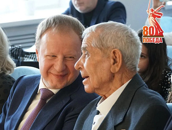 День защитника Отечества ознаменован душевной встречей Губернатора Алтайского края Виктора Томенко с единственным участником ВОВ Пантелеем Сергеевичем Онофреем из Родино