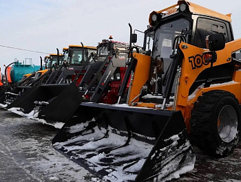 Новую партию спецтехники передали главам районов и городов
