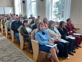 В Родинском районе с рабочим визитом побывали Уполномоченный по защите прав предпринимателей в Алтайском крае Андрей Осипов, директор Алтайского фонда развития малого и среднего предпринимательства Станислав Татаринцев