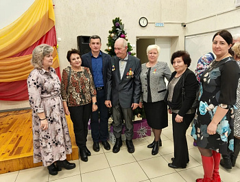 По сложившейся традиции в Администрации Родинского района в конце года проводятся поздравления-чествования разных категорий граждан