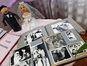 В Родинском секторе ЗАГС состоялась дискуссионная площадка «От влюбленности к счастливой семейной жизни», участниками которой стали студенты Родинского медицинского колледжа