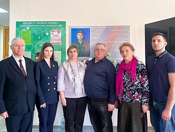 «Уходят лучшие сыны за Родину, за нас с тобой… И вместе с ним ушли мечты, но навсегда он стал ГЕРОЙ»…