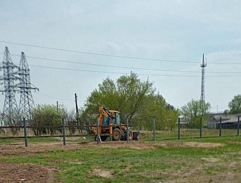 В рамках федерального проекта "Чистая вода", в с. Родино продолжаются работы по реконструкции водопроводных сетей. Напомню, что его реализация рассчитана на 3 этапа. Работы планируется завершить в 2023 году.