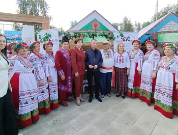 В минувшее воскресенье прошел концерт посвященный 40 - летию деятельности заведующего сельского Дома культуры Владимира Бачмаги