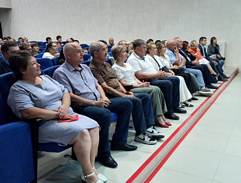 В торжественной обстановке Мирненский СДК распахнул двери для гостей и зрителей