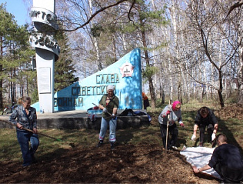 В Родино прошёл массовый субботник в Парке Победы