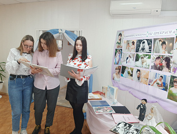 В Родинском секторе ЗАГС состоялась дискуссионная площадка «От влюбленности к счастливой семейной жизни», участниками которой стали студенты Родинского медицинского колледжа