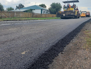 Ежегодно на условиях софинансирования району выделяется субсидия на строительство и ремонт дорожных покрытий.
