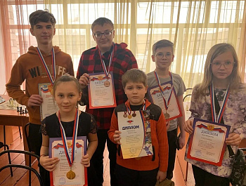 В рамках проекта «Шахматы в школу» на базе РСОШ № 1 в течение 8 лет успешно ведутся занятия шахматного клуба