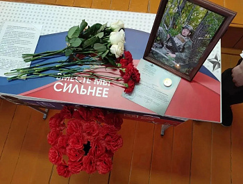 В День Героев Отечества в Ярославцевологовской и Зеленолуговской школах открыли «Парты Героев» в память о выпускниках, участниках СВО Денисе Владимировиче Елецком и Владиславе Владимировиче Ломейко