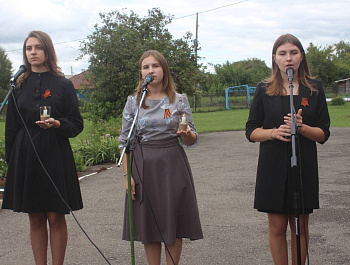 В Родинском районе установили мемориальную доску памяти земляка Сергея Замятина, погибшего при исполнении воинского долга на Украине