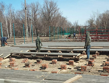 На прошлой неделе на стадионе «Урожай» в с. Родино начаты работы по подготовке к краевой летней Олимпиаде сельских спортсменов Алтая