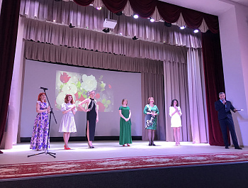 Ах, какие женщины!  В РДК состоялась праздничная программа, посвящённая Международному женскому дню. 