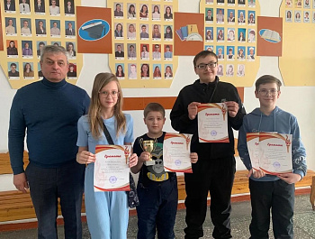 В рамках проекта «Шахматы в школу» на базе РСОШ № 1 в течение 8 лет успешно ведутся занятия шахматного клуба