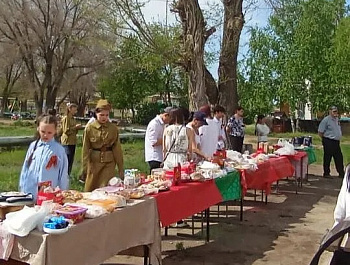 В канун Дня Победы по инициативе волонтерских групп из Родино, Ярославцева Лога, коллектива Раздольненской СОШ и медиацентра «Vкурсе» состоялись «Ярмарки Победы!»