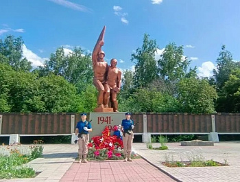 В Родинском районе прошла традиционная патриотическая акция «Свеча Памяти», объединившая сердца и души людей, стремящихся сохранить память о подвиге героев