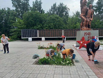 Жители, молодежь, участники родов войск и  волонтеры принимают участие в патриотических мероприятиях, внося вклад в добрые дела малой Родины