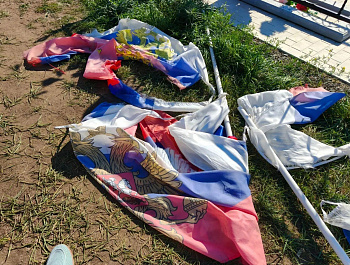 На территории центрального кладбища села Родино зафиксирован акт вандализма