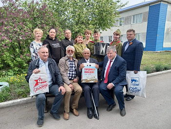 Накануне Дня Победы поздравил участника Великой Отечественной Войны Пантелея Сергеевича Онофрея из Родино