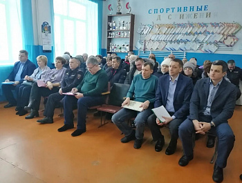 По сложившейся традиции проходят встречи с населением