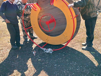 Детские площадки особенно востребованы ребятами в летнее время