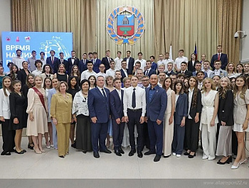 В Правительстве Алтайского края прошла встреча с лучшими выпускниками региона