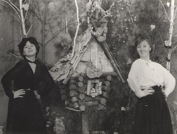   Сегодня поздравления с юбилеем принимает заместитель главы администрации района по социальным вопросам, председатель  комитета по культуре, спорту и молодежной политике Родинского района Наталья Удовиченко.