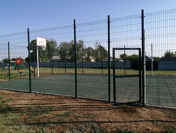 В минувшие выходные в с. Каяушка завершили обустройство спортивной площадки, в рамках реализации проекта поддержки местных инициатив