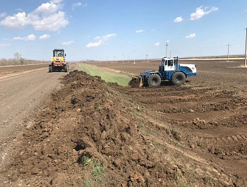 Коллектив АО «Юго-Западное дорожно-строительное управление Алтайского края» приступил к ремонту дорожного полотна Родино – Степной Кучук – Камышенка – Завьялово в Родинском районе