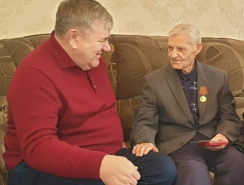 В Родинском районе продолжается вручение юбилейных медалей к 80-летию Победы ВОВ