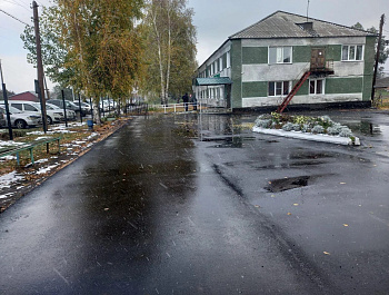  здания поликлиники «ЦРБ» уложено новое асфальтное полотно
